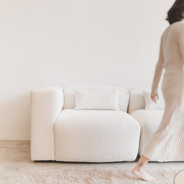 Sofá Modular Nido con acabado blanco en ambiente para salón de estilo nórdico