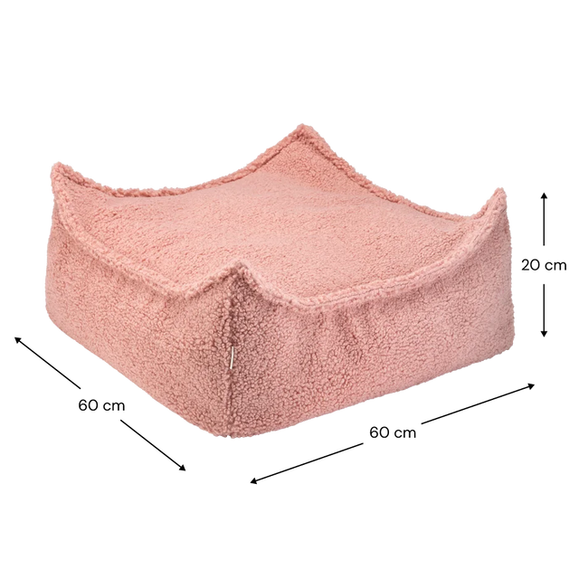 Silla Set Puf Infantil Silla + Cuadrado de Borreguillo Rosa en ambiente de estilo nórdico