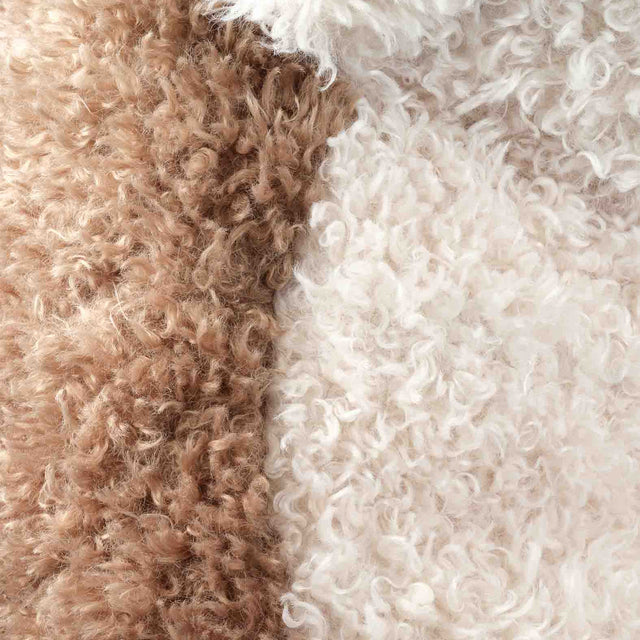Mueble Cojín Osito de Peluche Marrón en ambiente de estilo nórdico
