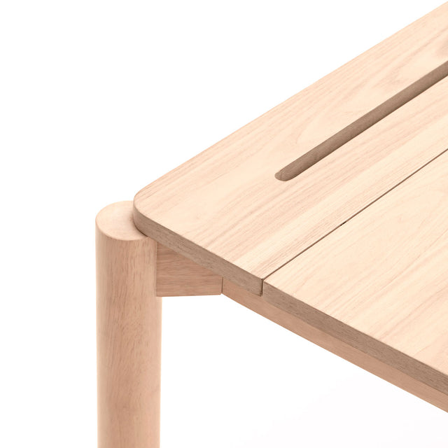 Vista detalle Escritorio rectangular Atlas 136 Madera Natural apertura Cableado Teulat Slowdeco