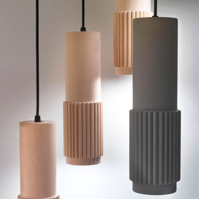 Mueble de diseño en madera natural en espacio de estilo nórdico